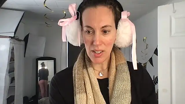 Snapshot of BonfireBonnie chatting on 02-20-25, 02:13 BonfireBonnie online show from 02-20-25, 02:13