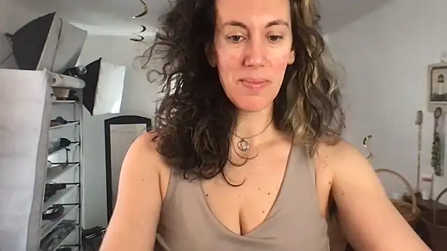 Snapshot of BonfireBonnie chatting on 01-02-25, 02:57 BonfireBonnie online show from 01-02-25, 02:57