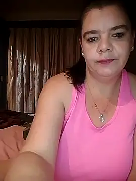 Snapshot of Hornyparratjie chatting on 07-19-26, 01:36 Hornyparratjie online show from 07-19-26, 01:36