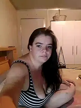Snapshot of Hornyparratjie chatting on 02-11-25, 11:01 Hornyparratjie online show from 02-11-25, 11:01