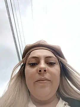 madelaine- online show from 10-08-25, 07:03