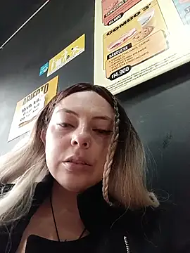 madelaine- online show from 05-04-26, 06:55