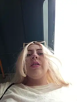 madelaine- online show from 04-18-26, 01:57