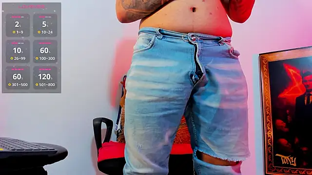 Snapshot of tony_landri chatting on 02-20-26, 08:33 tony landri online show from 02-20-26, 08:33