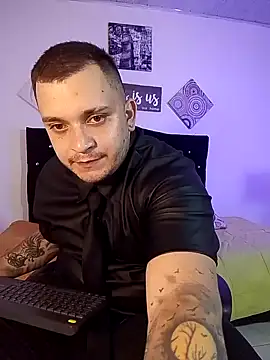 Snapshot of tony_landri chatting on 09-25-25, 04:29 tony landri online show from 09-25-25, 04:29