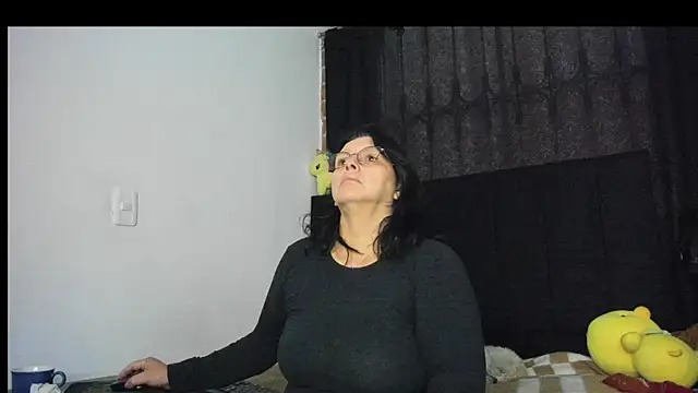 Evaaross 2345 online show from 12-19-25, 11:23