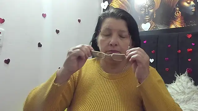 Evaaross 2345 online show from 04-14-26, 01:27