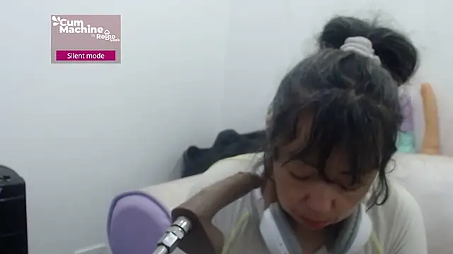 Snapshot of Drool_Sucker chatting on 04-01-26, 12:39 Drool Sucker online show from 04-01-26, 12:39