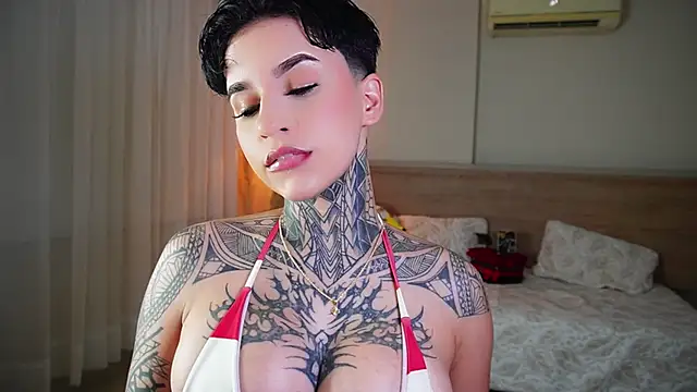 Snapshot of AliceShazaham_ chatting on 10-19-25, 10:34 AliceShazaham online show from 10-19-25, 10:34