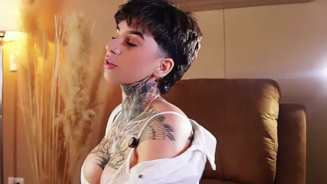 AliceShazaham  online show from 05-10-26, 08:51