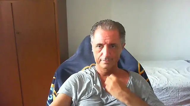 Snapshot of lliuk70mi chatting on 07-06-26, 12:23 lliuk70mi online show from 07-06-26, 12:23