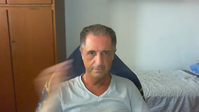 Snapshot of lliuk70mi chatting on 07-10-26, 01:33 lliuk70mi online show from 07-10-26, 01:33