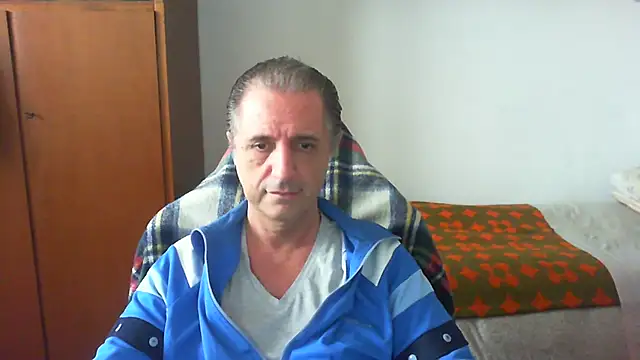 lliuk70mi online show from 05-15-26, 02:48