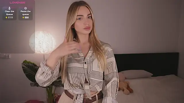 Nicole youthfull online show from 02-24-25, 09:20