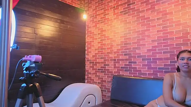 Annyeli online show from 12-17-25, 03:50