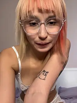 Snapshot of bigbabykiki chatting on 03-16-25, 01:06 bigbabykiki online show from 03-16-25, 01:06