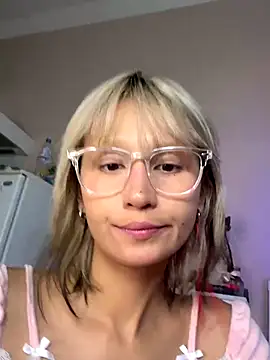 Snapshot of bigbabykiki chatting on 09-10-25, 06:34 bigbabykiki online show from 09-10-25, 06:34