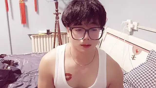 Snapshot of handsome1069 chatting on 10-22-25, 01:54 handsome1069 online show from 10-22-25, 01:54