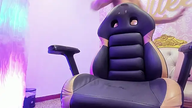 cute mia23 online show from 02-15-25, 10:42