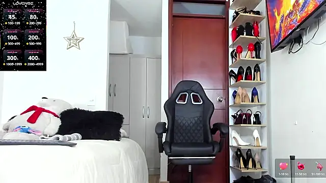 SophieBaker   online show from 01-10-26, 01:56