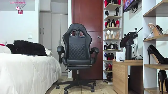 SophieBaker   online show from 03-02-26, 02:01