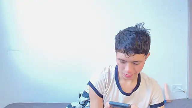 Justyn Ross online show from 09-26-25, 03:52