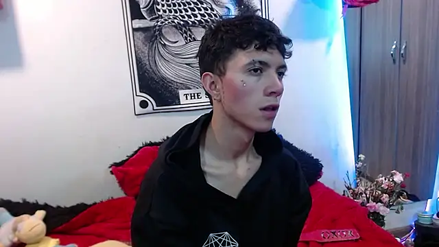 Justyn Ross online show from 12-16-25, 03:22