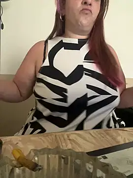 Snapshot of Popinasq chatting on 02-16-26, 06:39 Popinasq online show from 02-16-26, 06:39