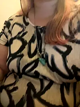 Snapshot of Popinasq chatting on 11-30-25, 08:31 Popinasq online show from 11-30-25, 08:31