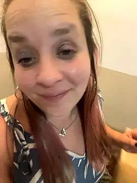 Snapshot of Popinasq chatting on 11-08-25, 11:41 Popinasq online show from 11-08-25, 11:41