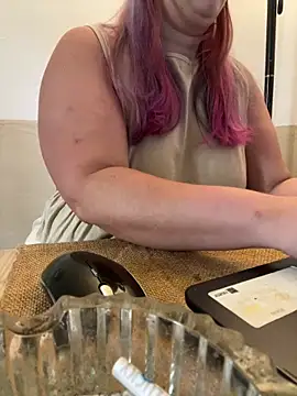 Snapshot of Popinasq chatting on 12-14-25, 02:55 Popinasq online show from 12-14-25, 02:55