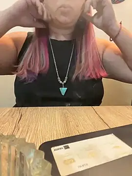 Snapshot of Popinasq chatting on 10-25-25, 07:07 Popinasq online show from 10-25-25, 07:07