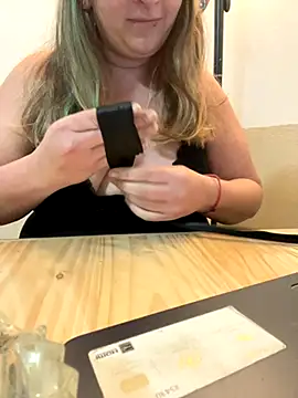 Snapshot of Popinasq chatting on 10-03-25, 09:05 Popinasq online show from 10-03-25, 09:05