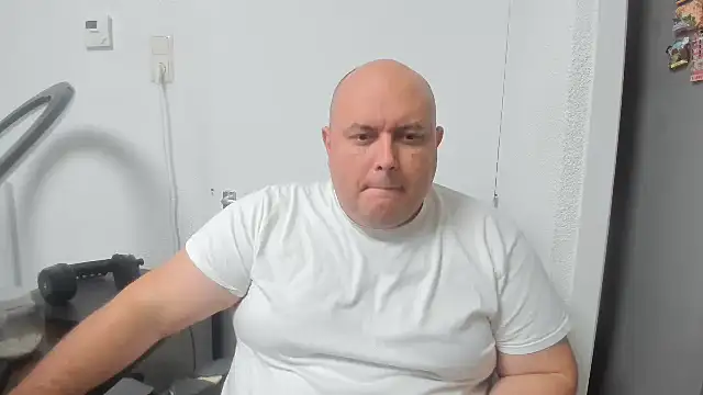 BigromeoXX online show from 11-18-25, 08:23