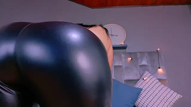 DulceAurora   online show from 10-18-25, 10:50