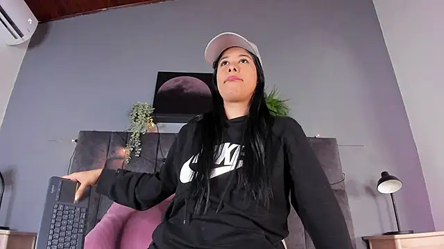 DulceAurora   online show from 11-28-25, 02:45