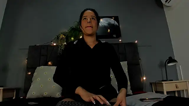 DulceAurora   online show from 10-30-25, 01:37