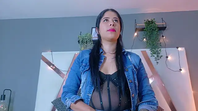 DulceAurora   online show from 12-18-25, 02:49