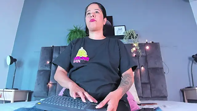 DulceAurora   online show from 04-14-26, 02:49