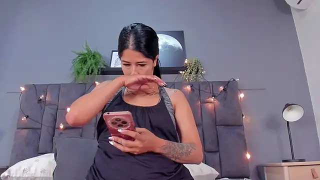 DulceAurora   online show from 12-19-25, 02:59