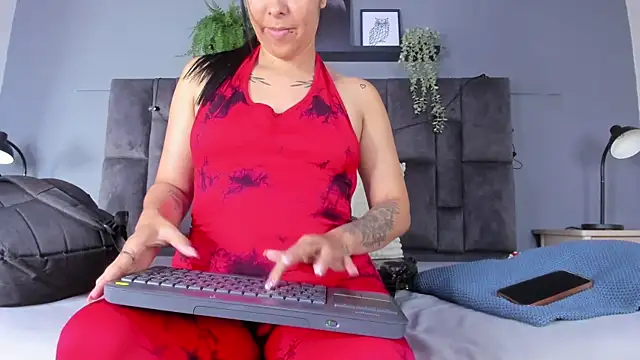 DulceAurora   online show from 06-04-26, 03:11