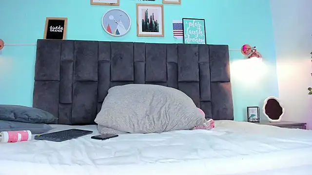 DulceAurora   online show from 03-22-25, 08:51