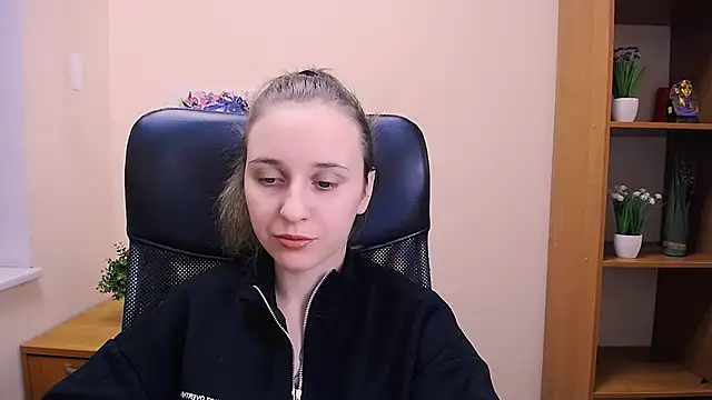 Snapshot of _Nicole_new chatting on 01-24-25, 10:21  Nicole new online show from 01-24-25, 10:21