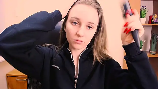 Snapshot of _Nicole_new chatting on 01-18-25, 12:15  Nicole new online show from 01-18-25, 12:15