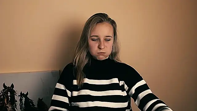 Snapshot of _Nicole_new chatting on 10-29-25, 09:19  Nicole new online show from 10-29-25, 09:19