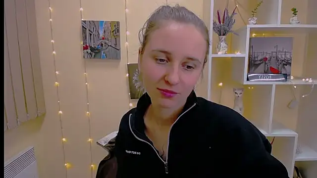 Snapshot of _Nicole_new chatting on 03-05-25, 03:51  Nicole new online show from 03-05-25, 03:51