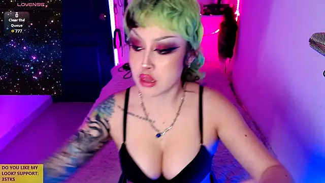 Snapshot of rosse_ivy chatting on 01-15-25, 02:24 rosse ivy online show from 01-15-25, 02:24