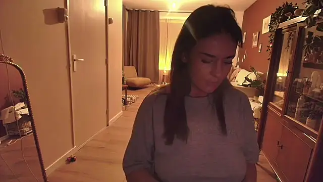 Nina24 online show from 12-16-25, 07:40