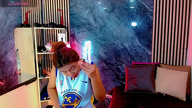 Isalombardi online show from 11-08-25, 03:43