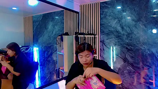 Isalombardi online show from 10-29-25, 02:32